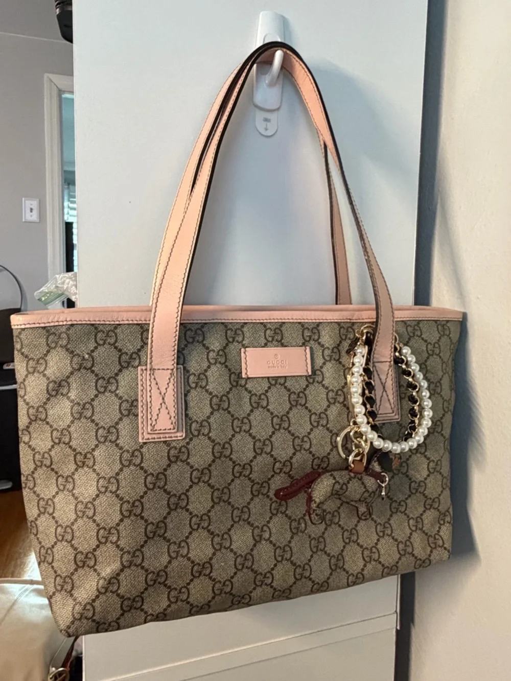 Authentic Gucci Beige GG Supreme Tote with Pink Leather Trim - Picture 14 of 14